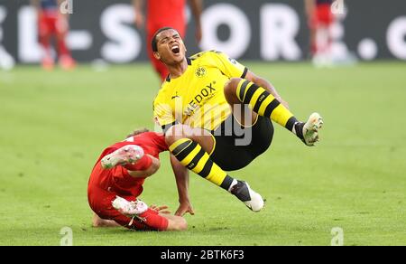 Dortmund, Germany, 26th May 2020  Foul against Manuel AKANJI , BVB 16  in the football match  BORUSSIA DORTMUND - FC BAYERN MUENCHEN in 1. Bundesliga 2019/2020, matchday 28.  © Peter Schatz / Alamy Live News / Pool via Jürgen Fromme / firosportfoto   - DFL REGULATIONS PROHIBIT ANY USE OF PHOTOGRAPHS as IMAGE SEQUENCES and/or QUASI-VIDEO -   National and international News-Agencies OUT  Editorial Use ONLY Stock Photo
