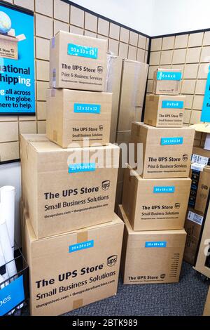 Miami Beach Florida,UPS Store United Parcel Service,inside,display sale,shipping boxes different sizes,supplies,FL200520020 Stock Photo