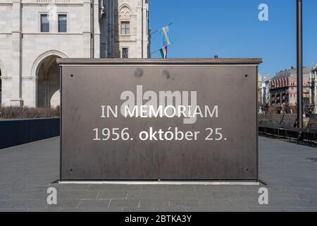 Memorial plaque outside Hungarian Parliament in Kossuth Lajos Square in Budapest Stock Photo