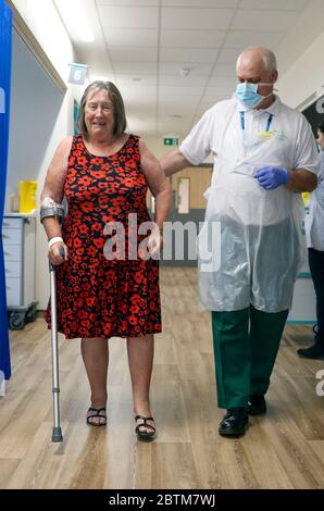 Patient Jenny Legg (left) with senior occupational therapist Wayne Lee in the Emergency Department at Wexham Park Hospital near Slough. Picture date: 22/5/2020. Stock Photo