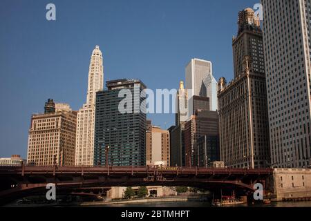 Horizontal view of State Street Bridge and Chicago skyline, with Carbide and Carbon and Jewelers Buildings on a sunny afternoon, Chicago, Illinois Stock Photo