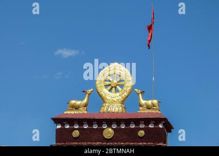 Dharmachakra, or Wheel of Law which represents the teachings of the Buddha and endless cycle on the gilded roof of Jokhang Temple, Lhasa, Tibet Stock Photo