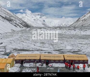 Mount Qomolangma Base Camp. 27th May, 2020. Aerial photo taken on May 27, 2020 shows a view of the Mount Qomolangma base camp in southwest China's Tibet Autonomous Region. A Chinese survey team reached the summit of Mount Qomolangma Wednesday, and remeasured the height of the world's highest peak. Credit: Jigme Dorje/Xinhua/Alamy Live News Stock Photo