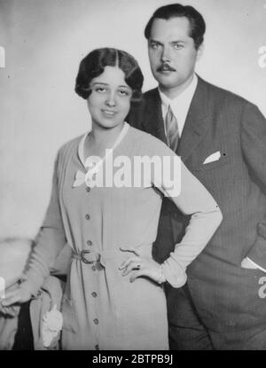 Honeymooning in Scotland . Count and Countess Stephan Karolyi , formerly Princess Maria Dagdalena of Windish Graetz . 29 December 1930 Stock Photo