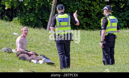 Glasgow, Scotland, UK 27th May, 2020:Police flooded kelvingrove park with officers to enforce social distancing amongst skaters at the skate park and locals on the grass  Credit: Gerard Ferry/Alamy Live News. Stock Photo