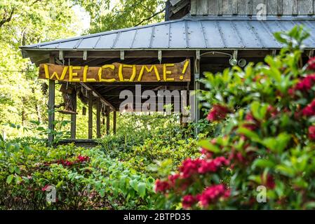 Trading post welcome sign at the campground entrance of Black Rock Mountain State Park in Mountain City, just outside Clayton, Georgia. (USA) Stock Photo