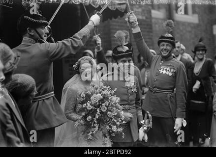 Air Officer 's wedding . Squadron Leader William Forster Dickson was married to Miss Patricia Allen , at Holy Trinity Church , Brompton . The bride and bridegroom leaving with a guard of honour of Air Force officers . 7 September 1932 Stock Photo