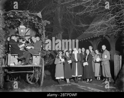 Sidcup Hospital carol singers . 1934 Stock Photo