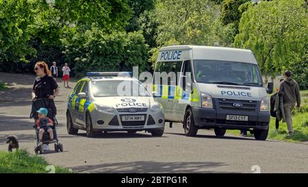 Glasgow, Scotland, UK 27th May, 2020:Police flooded kelvingrove park with officers to enforce social distancing amongst skaters at the skate park and locals on the grass  Credit: Gerard Ferry/Alamy Live News. Stock Photo