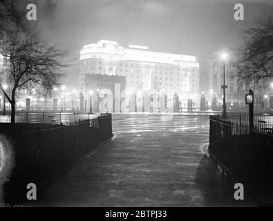 Night in London changes . The night scene at Marble Arch , London , has been considerably changed by the addition of the new Cumberland Hotel and its floodlights . The famous spot is now one of the most brilliant in the Metrpolis . Photo shows ; The striking night scene at Marble Arch with the new Cumberland Hotel . 8 December 1933 Stock Photo