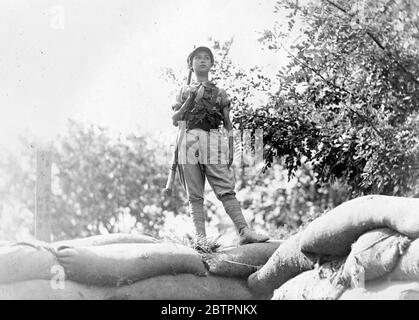 2003年　イラク戦争　逃げる婦人　写真 報道写真家：三留理男さんから写真寄贈 [写真特集9/30] | 毎日新聞
