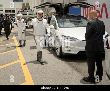 Cape Canaveral, United States of America. 27 May, 2020. NASA astronauts Douglas Hurley, left, and Robert Behnken, wearing SpaceX spacesuits, depart the Neil Armstrong Operations and Checkout Building for Launch Complex 39A for the Demo-2 mission launch at the Kennedy Space Center May 27, 2020 Cape Canaveral, in Florida. The NASA SpaceX Demo-2 mission is the first commercial launch carrying astronauts to the International Space Station. Credit: Bill Ingalls/NASA/Alamy Live News Credit: Bill Ingalls/NASA/Alamy Live News Stock Photo