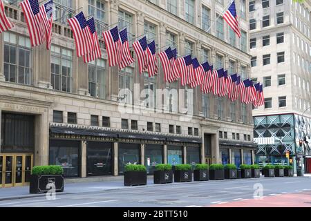 Saks Fifth Avenue Department Store, closed during Coronavirus Lockdown, Empty 5th Avenue, New York City, USA May 2020 Stock Photo