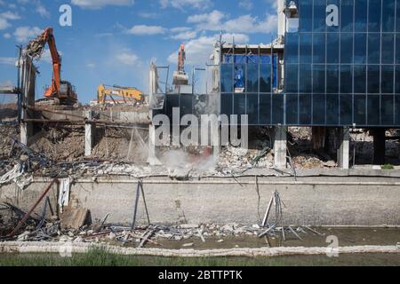 Madrid, Spain. 27th May, 2020. Demolition of the Old Soccer Stadium of the Atletico de Madrid 'Vicente Calderon'. (Photo by Fer Capdepon Arroyo/Pacific Press) Credit: Pacific Press Agency/Alamy Live News Stock Photo