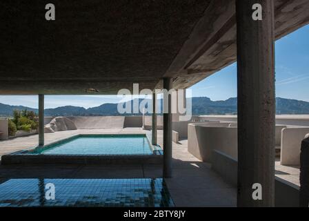 Rooftop terrace and swimming pool in cité radieuse, Marseille, France Stock Photo