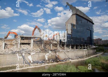 Madrid, Spain. 27th May, 2020. Demolition of the Old Soccer Stadium of the Atletico de Madrid 'Vicente Calderon'. (Photo by Fer Capdepon Arroyo/Pacific Press/Sipa USA) Credit: Sipa USA/Alamy Live News Stock Photo