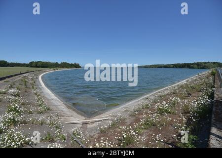 A view of the water level at Hanningfield reservoir, Hanningfield, Essex. Stock Photo