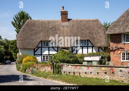 Picturesque 17th Century thatched cottage in the village of Urchfont, Wiltshire, England, UK Stock Photo