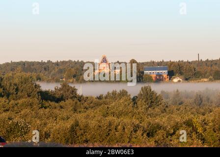 Pereslavl-Zalessky, Yaroslavl Region, Russia, July 19, 2014: Aeronautics Festival Golden Ring of Russia in Pereslavl-Zalessky. Misty morning before th Stock Photo