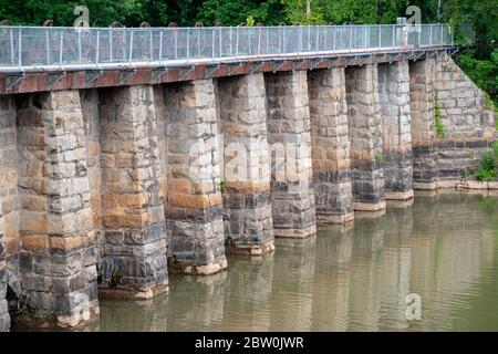 The Columbia Canal Diversion Dam with water marks from high water levels Stock Photo