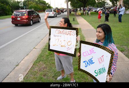 Austin, Texas, USA. 28th May, 2020. Texas graduates of Navarro Early College High School parade through their north Austin neighborhood on May 28, 2020 as they celebrate an academic finale shortened by the coronavirus pandemic. About 200 graduates piled into cars, waving at family and friends in the two-mile parade. Credit: Bob Daemmrich/ZUMA Wire/Alamy Live News Stock Photo