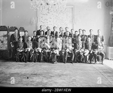 Republic of China's delegation to the Coronation (front row, 3rd from the left, left-to-right): [General Secretary of the Executive Yuan], Weng Wenhao [ Wong Wen-ho ]; Quo Tai-chi [ Guo Taiqi / Kuo T’ai-ch’i ] Chinese Ambassador to London; [ Finance Minister ] Dr H. H. Kung [ Kung Hsiang-hsi ]; Fleet Admiral Chen Shaokuan [ Chen Kuan / Chen Shao-kwan ]; T. K. Tseng [?]; Kuo Ping-Wen [Ping-Wen Kuo / Guo Bingwen] 25 May 1937 [?] [The Chinese mission, which is led by Dr H. H. Kung and Admiral Chen Kuan, consists of Messrs, Yung Wen Ching (chief secretary of the mission), Cheng Yung Pu, Chu Chiang Stock Photo