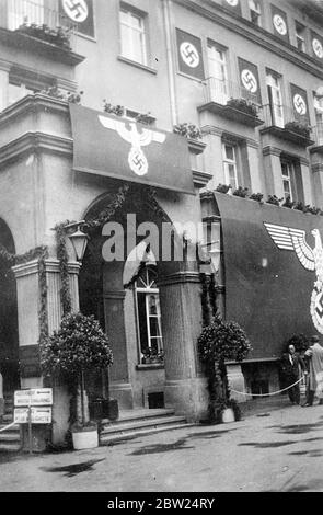 The entrance to the hotel Rheinhotel Dreese at Bad Godesberg on the Rhine, Hitler would then meet Mr Neville Chamberlain, British Premier, concerning the Czech crisis. Bad Goldberg is Hitler's favourite riding resort. It is anticipated that the meeting will decide whether or not there will be war in Europe. 19 September 1938 Stock Photo