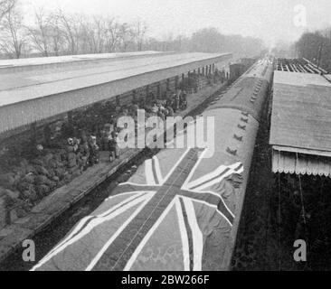 Union Jack shelters foreigners as they flee from Chinese dangers zone. A large union Jacks spread on the roof of a train as a warning to Japanese airmen when it left Hankow, the Chinese headquarters, to take 300 foreigners to safety in Hong Kong. This is one of the 'International trains' which, sheltered by British, American, French or German flags, organised by the Foreign Transportation Committee, set up by Foreign consular authorities and leading businessmen in Hankow, for the purpose of evacuating foreigners. 25 January 1938 Stock Photo