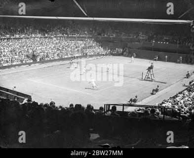 A general view of the ladies doubles final between Mrs Simone Mathieu (FRA) & Miss Billie Yorke (GBR) and Mrs Phyllis King (GBR) and Mrs Elsie Pitman (GBR), on the Centre Court. 3 July 1937 Stock Photo