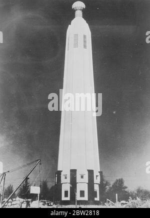 World's largest electric light bulb surmounts Edison Memorial. More than Â£6000 a glass, 350 aluminium bolts, and 3 t of steel frame work went into the construction of the world's largest electric light bulb which surmounts the hundred and 31 feet high Edison Memorial Tower erected on the site of Edison original elaborate Tory at Menlo Park, New Jersey. Photo shows, the Edison Memorial Tower surmounted by the world's largest electric light bulb at Menlo Park, New Jersey. 20 Janary 1938 Stock Photo