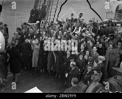 England's representatives for Empire Games sale for Australia. Men and women athletes who will represent England at the Empire games in Sydney, Australia, next February, left Tilbury on the liner 'Ormonde'. Photo shows, the athletes men and women cheering as they left Tilbury. 4 December 1937 Stock Photo