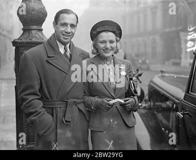 Princess Babar's wedding to wrestler 'off'. The superintendent registrar waited in vain at Marylebone Register Office for Princess Baba (Miss Valerie Brook), youngest daughter of the White Raja of Sarawak, and her prospective bridegroom Bob Gregory, the all in wrestler. 21 November1937 Stock Photo