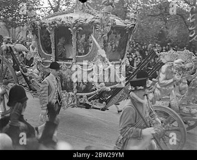 King and Queen drive in State to Opening of Parliament. In a full State procession, the first since the 1933 ceremony, the King and Queen left Buckingham Palace to open Parliament for the first time in their reign. Also in the procession will Princess Elizabeth and Princess Margaret Rose, who were attending the ceremony for the first time. Photo shows, the King and Queen in the State Coach on their way to the Houses of Parliament.. 26 October 1937 Stock Photo