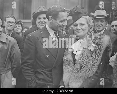 Princess Baba and wrestler married in London. Miss Valerie brooke (Princess Baba), daughter of the White Rajah and Ranee of Sarawak, was married to Bob Gregory, 25 year old wrestler at the Marylebone register office, london. The wedding took place after several unsuccessful previous attempts and despite rumours that the romance had been broken. the bride's parents are reported to have been opposed to the marriage. Photo shows, the bride and bridegroom leaving the register office after the wedding. 22 November 1937 Stock Photo