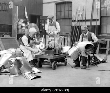 At work in the armoury at the Honourable Artillery Company ( for the Lord Mayor's Show ) 7 November 1936 Stock Photo
