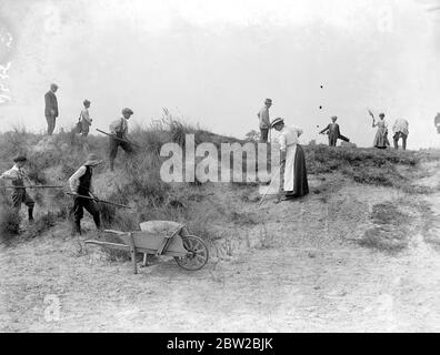 Sandy Lodge Golf Course in war time. 10 July 1916 Stock Photo