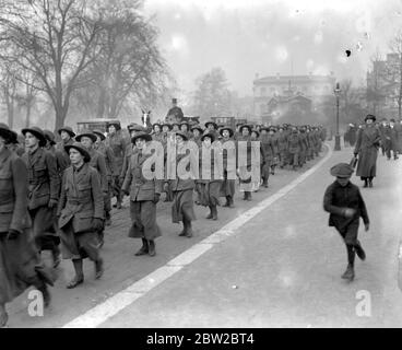 Route March of the Women Volunteer Reserve. 1914 - 1918 Stock Photo