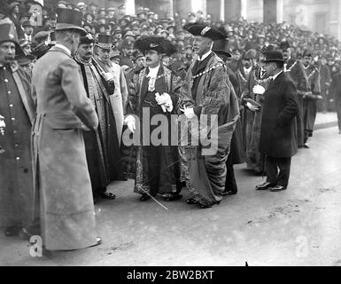 Trafalgar Day Service at St Martin-in-the-Fields. The Lord Mayor of London and the Mayor of Westminster. 21 October 1916 Stock Photo