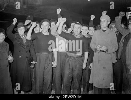 67 British volunteers who were released by General Franco in exchange for Italians in Spanish government hands, arrived at Victoria Station, London, on their return home. They had been imprisoned at San Sebastian. Photo shows: members of the party giving clenched fist salute on arrival at Victoria. 7 February 1939 Stock Photo