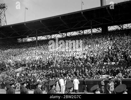 The Royal tour of Canada and the USA by King George VI and Queen Elizabeth , 1939 Cheering by eighty five thousand French Canadian school children at Montreal Baseball Stadium for the King and Queen . Stock Photo