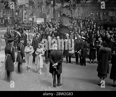 The Royal tour of Canada and the USA by King George VI and Queen Elizabeth , 1939 The Queen with the two Princesses saying goodbye at Waterloo Station . In the background is the King chatting to Lord Halifax , Sir Thomas Inskip, Sir Samuel Hoare and Mr Neville Chamberlain. Stock Photo