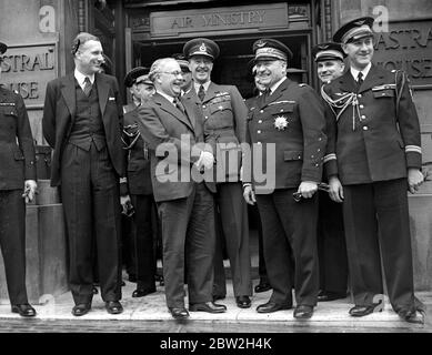 French air mission at the Air Ministry, Kingsway. Sir Kingsley Wood, in happy mood with General Vuillemin (Chief Gen Staff French Air Force). In the centre, Air Marshall Sir Cyril Newall. 30 May 1938 Stock Photo