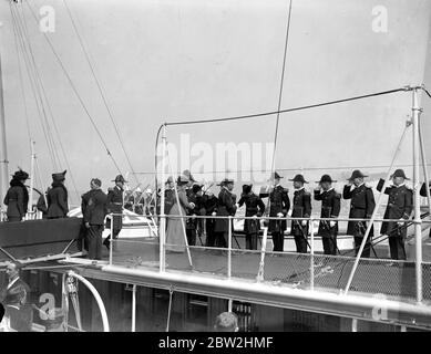 The King George and Queen Mary leave Dover for Paris. Their Majesties shaking hands with the officers of the Royal Yacht Alexandra . 1914 - 1918 Stock Photo