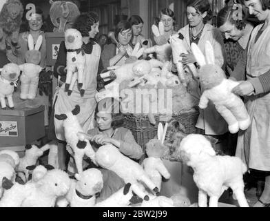 Christmas, 1931 A busy scene at the toy works of Messrs Burman, Whitecross Street, City. 10 December 1931 Stock Photo