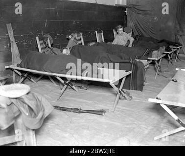 The Royal Mews at Buckingham Palace where soldiers who arrive in the night may have a bed and breakfast. 1914 - 1918 Stock Photo