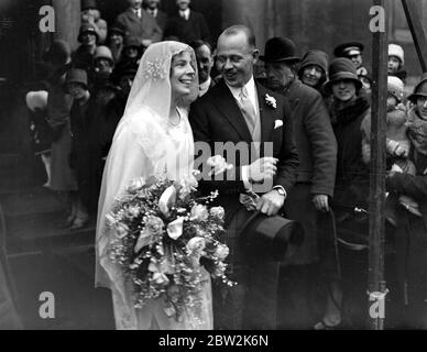 Wedding of Mr Arthur Mills and Miss Kathleen Macnaughton at St Columba's Pont Street, London. 15 March 1928 Stock Photo