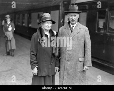 At Waterloo, Col and Mrs Stimson photographed prior to their departure for U.S. 28 August 1931 Stock Photo