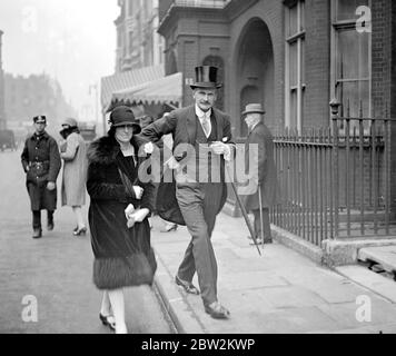 Nall-Cain: Pennyman wedding at St Mark's North Audley street. Photo Shows: Lord and Lady Vivian. 1 November 1927 Stock Photo