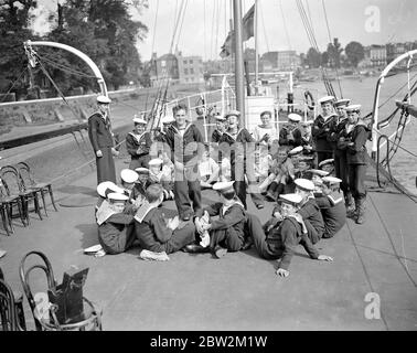 Learning the Hornpipe, Sea Cadets aboard Training Ship, Stork, at Hammersmith, London. The 10th Annual regatta. 11 September 1926 Stock Photo