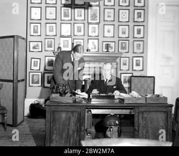 At his desk at the Home Office. Sir John Anderson, newly appointed Lord Privy Seal with his secretary, Mr Norman Brook. 7 November 1938 Anderson, John, Sir (Viscount Waverly) British politician; governor of Bengal 1932-1937; British home secretary 1939-1940; British chancellor of the exchequer 1943-1945  1882-1958 Stock Photo